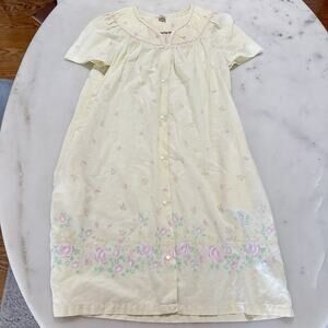 Vintage GS Sz S Butter Yellow Nightgown Floral Embroidered Cottagecore Farm Rose